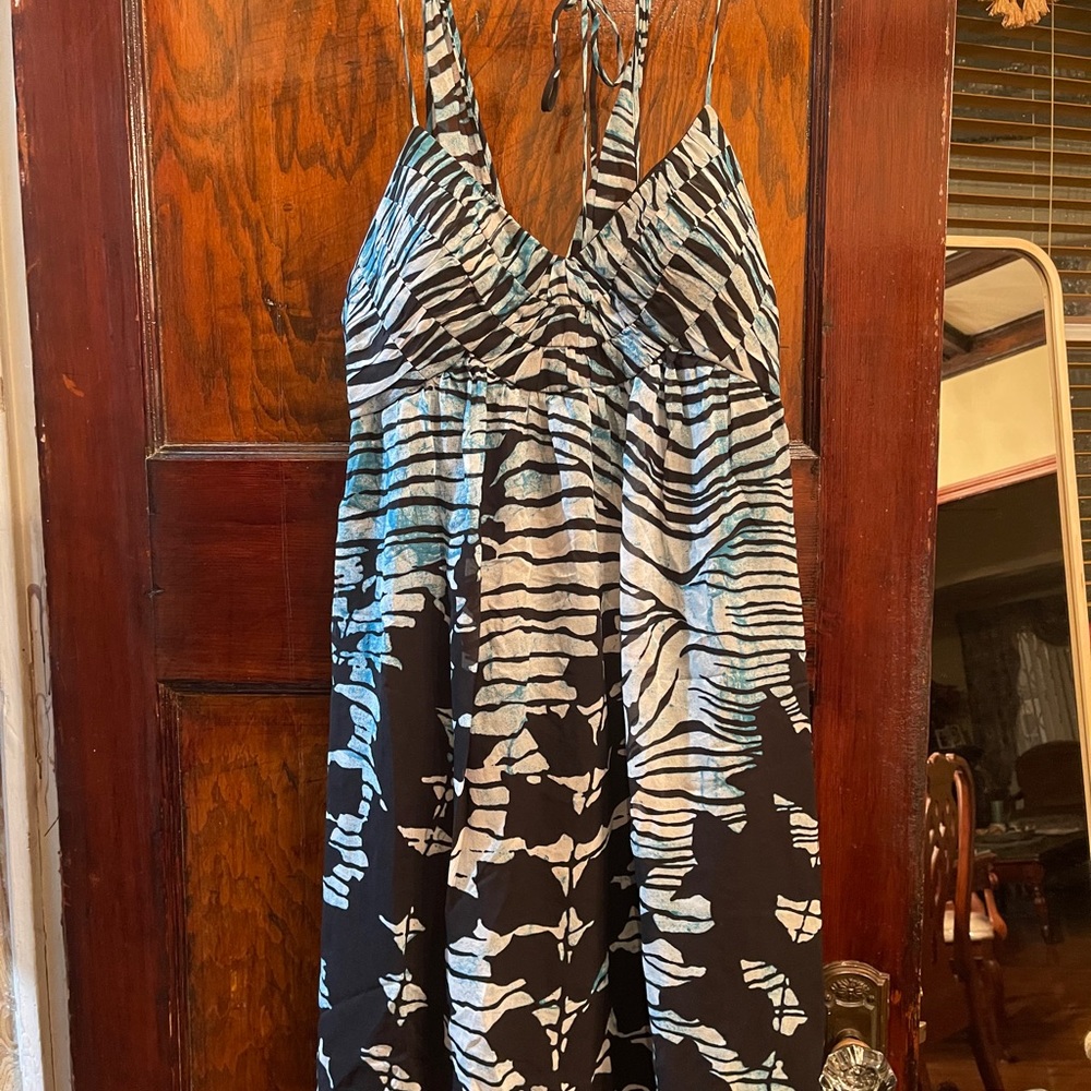 I’m selling a dress!